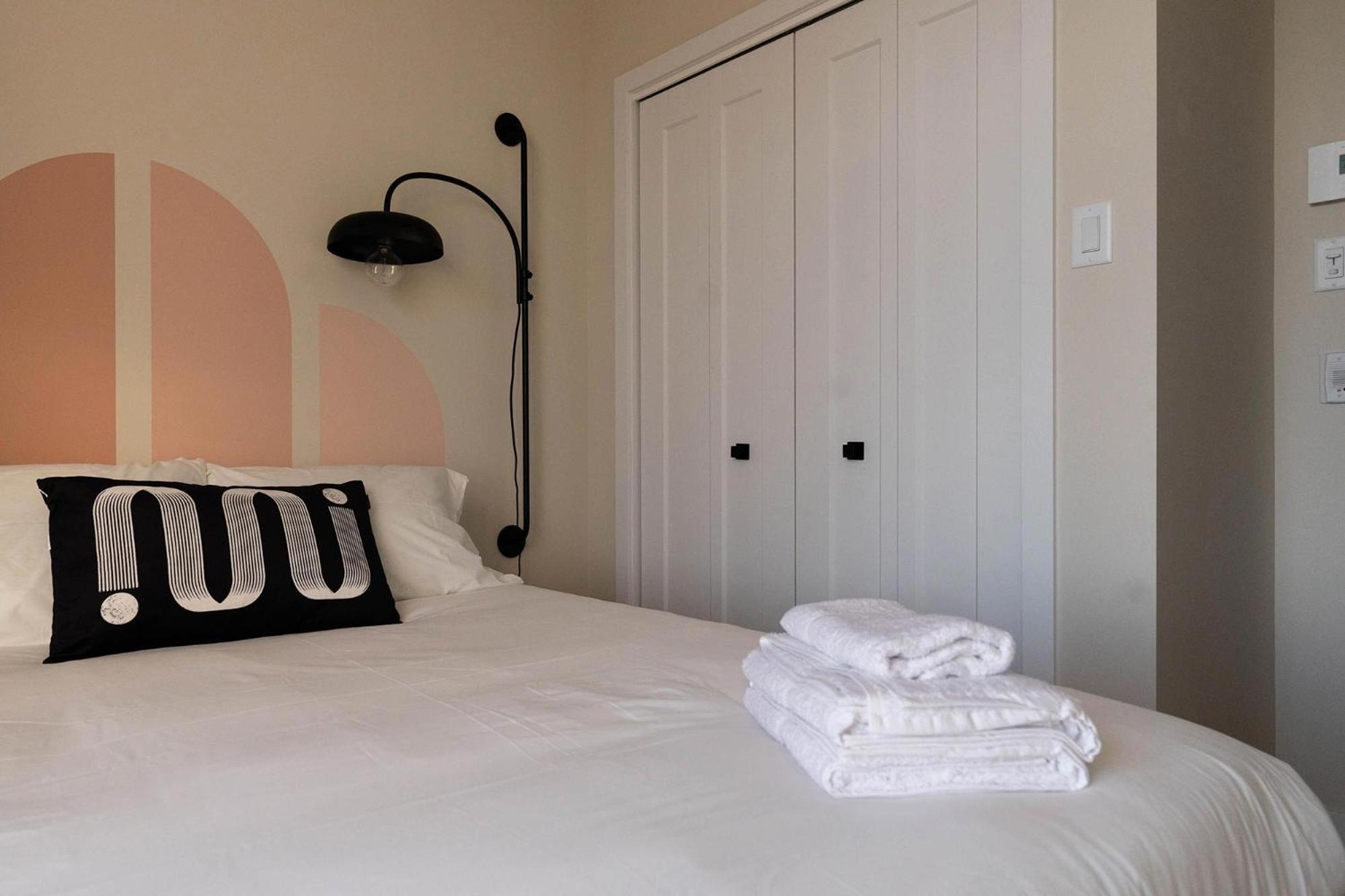 Maison Place Royale By Luxury In Transit มอนทรีอัล ภายนอก รูปภาพ